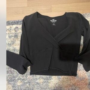 Hollister wrap black top